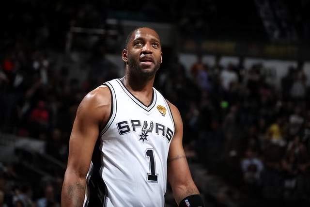 劳森18+15新疆胜青岛 王睿泽20分齐麟17+6